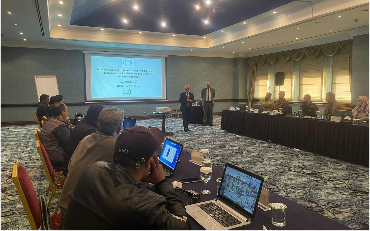 برنامج تدريبي في مجال نظم المعلومات الجغرافية (GIS)